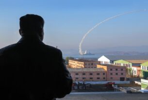 Новини світу - КНДР вперше запустила ракети з нового есмінця