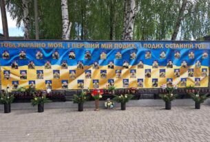 Новини України - На Рівненщині хлопець вкрав квіти зі стели загиблих військових