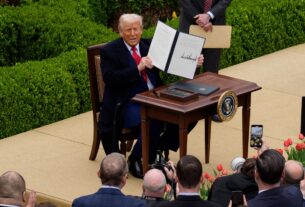 Новини світу - Трамп оголосив надзвичайний стан в економіці США