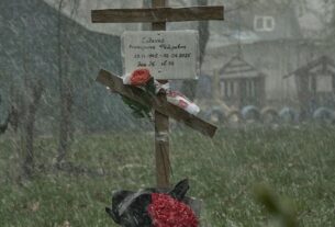 Новини України - У Покровську виявили сім стихійних поховань у дворах будинків