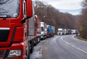 Новини України - Угорщина тимчасово обмежить рух вантажівок