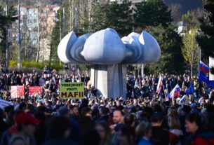 Новини світу - В Словаччині масово протестують проти скандального проєкту уряду Фіцо