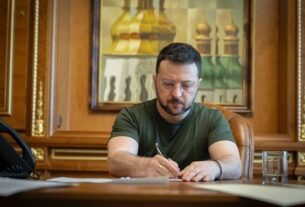 Новини України - Зеленський підписав закон про виплату 15 млн родинам загиблих добровольців