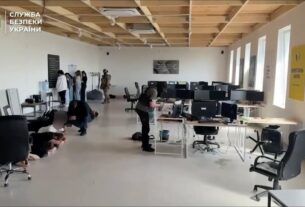 СБУ спільно з правоохоронцями Чехії викрила на Закарпатті кол-центр, який обкрадав громадян ЄС