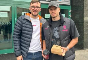 Новини спорту - Мудрик поділився фото з медаллю Ліги конференцій