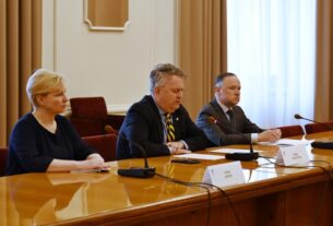 Новини України - МЗС заявив демарш послам за участь у параді Путіна