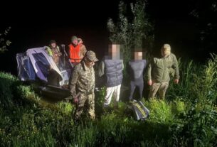 Новини України - На Дністрі виловили двох "плавців" у гідрокостюмах