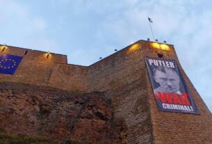 Новини світу - На кордоні з Росією вивісили плакат з "Путлером"