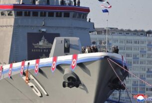 Новини світу - Новий есмінець КНДР зазнав аварії на очах в Кім Чен Ина