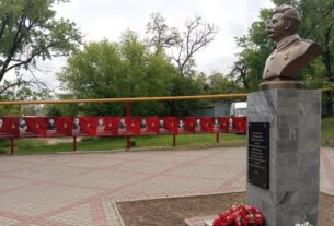 Новини України - Окупанти встановили памʼятник Сталіну в Мелітополі