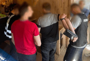 Новини України - Шахрай виманював гроші у матері загиблого воїна, переконуючи, що син живий