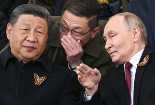 Новини світу - Трибуна на параді: Путін, Сі і злочинці