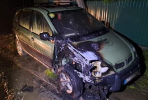 Новини України - ​У Бердичеві підпалили два військових автомобілі