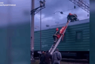 Новини України - У Хмельницькому хлопця вразило струмом на вагоні