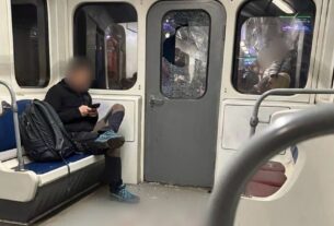Новини Києва - У Києві п'яний хлопець розбив скло у вагоні метро