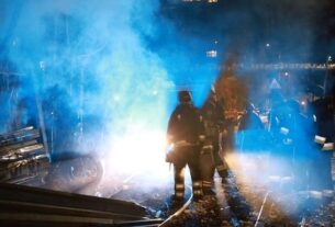 Новини України - У Запоріжжі 13 прильотів, під завалами люди