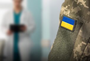 Новини України - В Хмельницькому ТЦК чоловік зістрибнув з вікна другого поверху