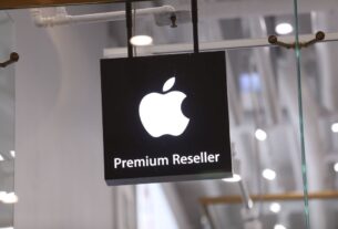 Новини світу - В Росії оштрафували Apple за "пропаганду ЛГБТ"