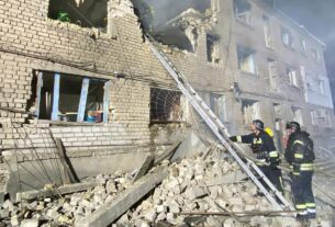 Новини України - В Запоріжжі витягли з-під завалів людину
