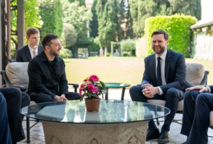 Новини світу - Венс сказав, про що говорив із Зеленським у Римі