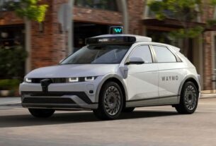 Авто новини - Waymo відкликає майже всі свої роботаксі через зіткнення з перешкодами