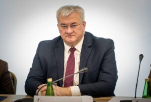 Новини світу - ЄС ускладнив життя російським олігархам - Сибіга