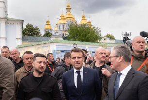 Новини України - Зеленський, Макрон і Стармер погуляли в центрі Києва