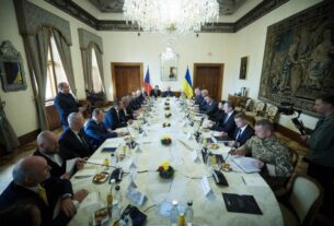 Новини України - Зеленський зустрівся з керівниками оборонних підприємств Чехії