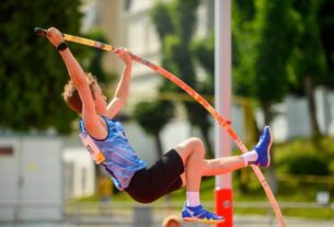 Новини спорту - 12-річний українець у стрибках із жердиною переступив висоту Дюплантіса