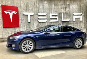 Новини бізнесу - Акції Tesla падають на тлі суперечки Маска з Трампом