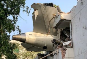 Новини світу - Авіакатастрофа в Індії. Літак впав на будинки