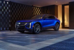 Авто новини - Cadillac відкликає електрокари Lyriq через проблему з дисплеєм