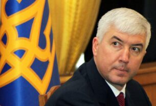 Новини України - Ексміністрів оборони України підозрюють у зраді