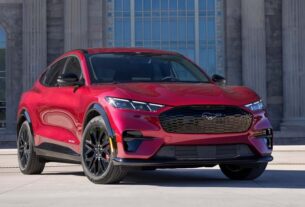 Авто новини - Ford відкликає майже 200 тисяч електрокарів через ризик блокування дверей