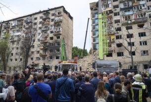 Новини України - Іноземні дипломати оглянули місце удару РФ у Києві