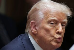 Новини світу - Між Трампом і Медведєвим відбулася заочна перепалка