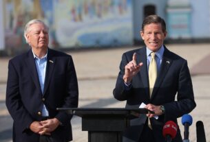 Новини світу - Сенатори США вимагають негайно посилити санкції проти Росії