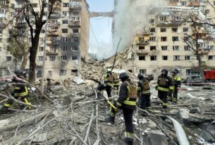 Новини Києва - У Києві ракета РФ пробила дев’ять поверхів будинку
