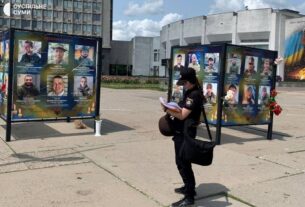 Новини України - У Сумах на портретах загиблих воїнів вирізали Z