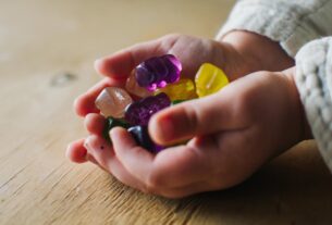Новини світу - В Данії діти потруїлися знайденими цукерками з канабісом