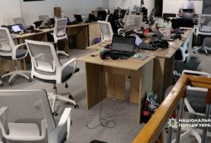 Нацполіція у спільній операції з чеськими правоохоронцями ліквідувала масштабну мережу кол-центрів.