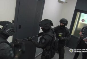 Нацполіція ліквідувала злочинну групу, яка підривала роботу ЗСУ: проведено понад 50 обшуків