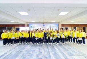 Юні олімпійські переможці вдома!