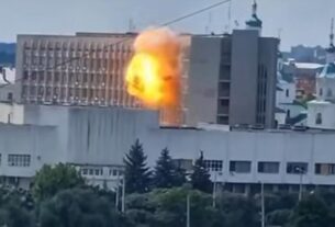 Новини України - Дрон поцілив по будівлі ОВА в Сумах