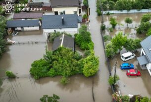 Новини України - Із затоплених будинків біля Львава врятували вісьмох людей