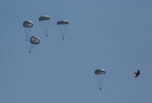 Новини світу - Ізраїль відновив скидання гумдопомоги у Газі