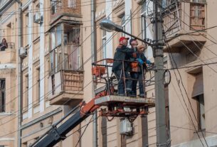Новини України - Харків зазнав 10 ударів, є поранені