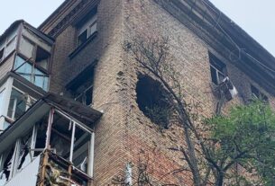 Новини Києва - Київ після атаки: у стіні будинку величезна діра