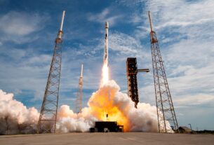 Технології - Компанія SpaceX запустила у космос два супутники зв’язку