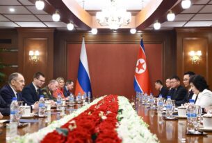 Новини світу - Лавров прибув на переговори у КНДР